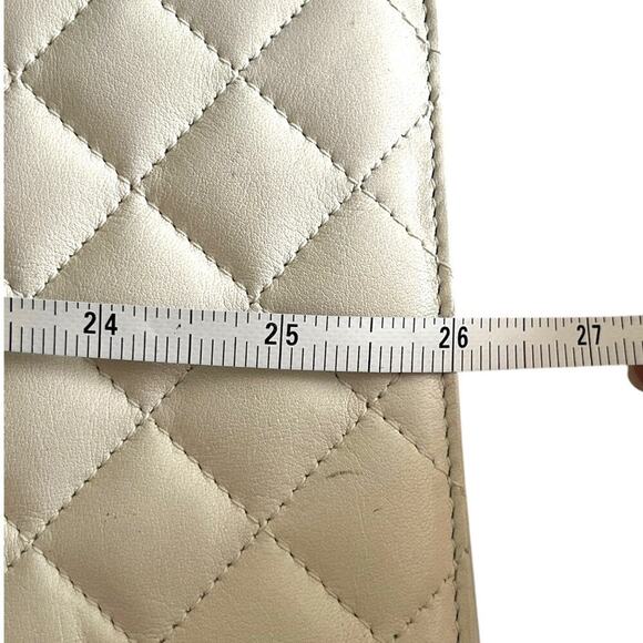 Vintage Bloomingdales Ivory White Quilted Womens Crossbody Handbag Chain - Picture 5 of 11